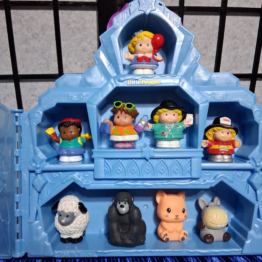 Fisher-Price  Little People Blue Playhouse with Figures